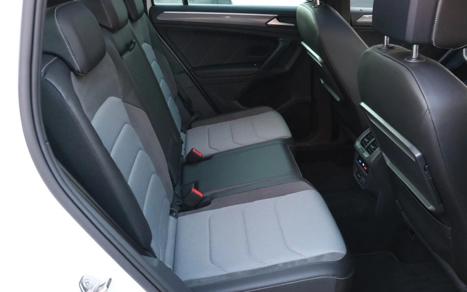 Volkswagen Tiguan cena 135050 przebieg: 71900, rok produkcji 2019 z Zelów małe 742